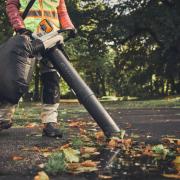 The SHA 140 makes light work of collecting and shredding leaves and green material. 