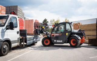 With a lifting capacity of 2.5 tonne and a lifting height of up to 5.9 m, the new TL25.60 telehandler is the most compact model in the Bobcat range